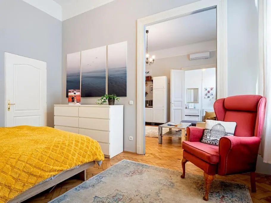 Peace In Downtown Apartment Budapest