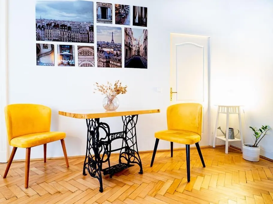 Peace In Downtown Apartment Budapest