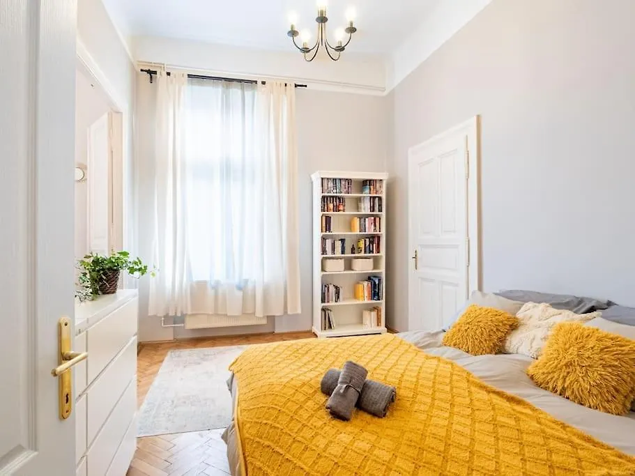 Peace In Downtown Apartment Budapest