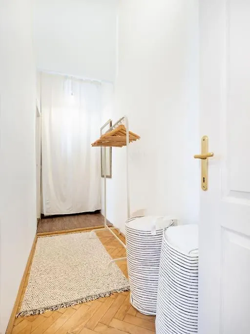 Peace In Downtown Apartment Budapest