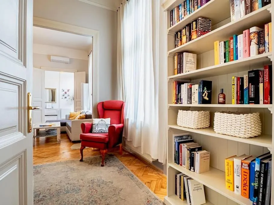 Peace In Downtown Apartment Budapest